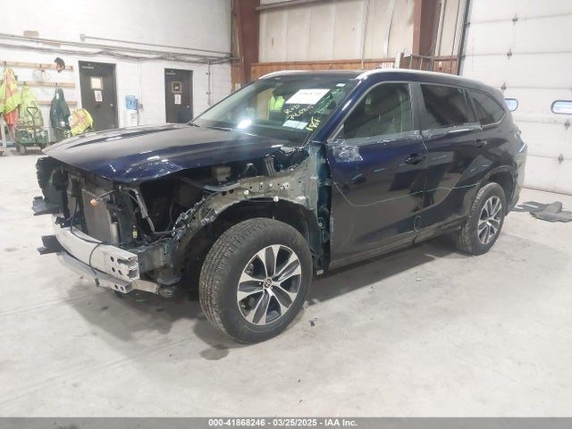 5TDKDRBH0RS535439 Toyota Highlander Xle