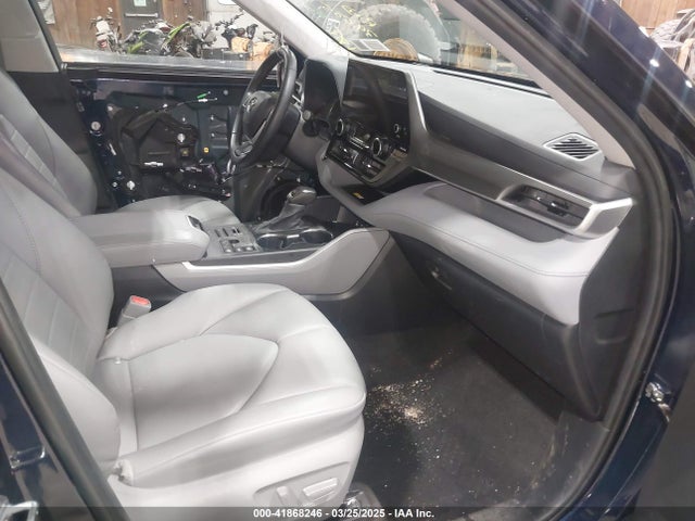 5TDKDRBH0RS535439 Toyota Highlander Xle