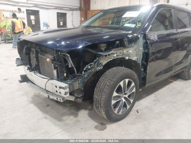 5TDKDRBH0RS535439 Toyota Highlander Xle
