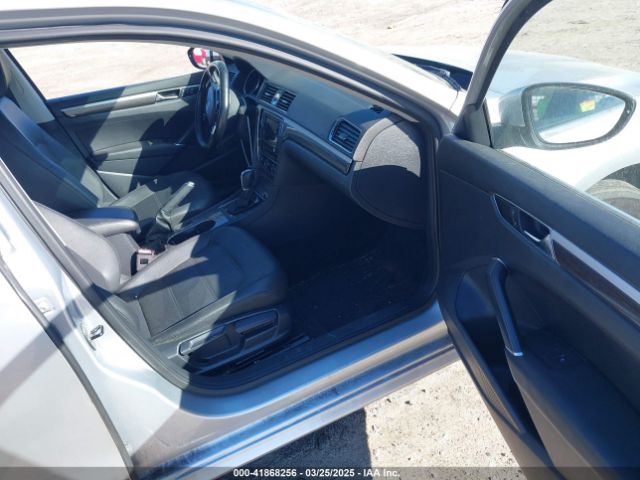 1VWBT7A31HC086072 Volkswagen Passat 1.8t Se