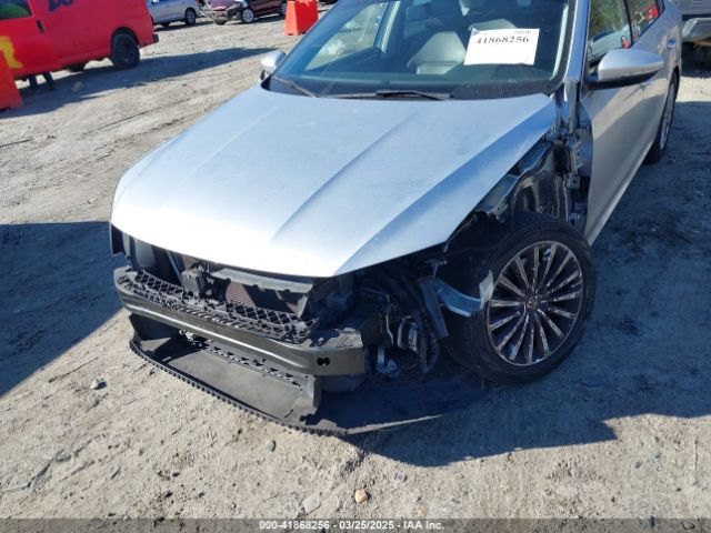 1VWBT7A31HC086072 Volkswagen Passat 1.8t Se
