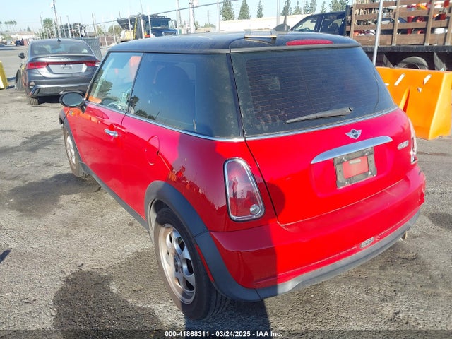 2005 MINI COOPER WMWRC33455TJ66323 Photo 2