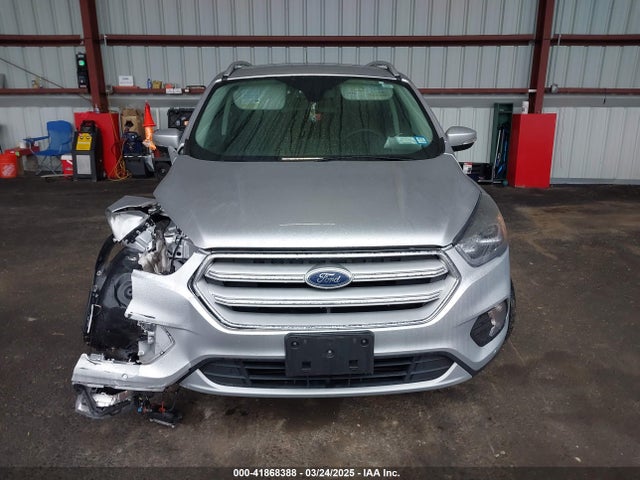 1FMCU9J9XKUA37695 Ford Escape Titanium