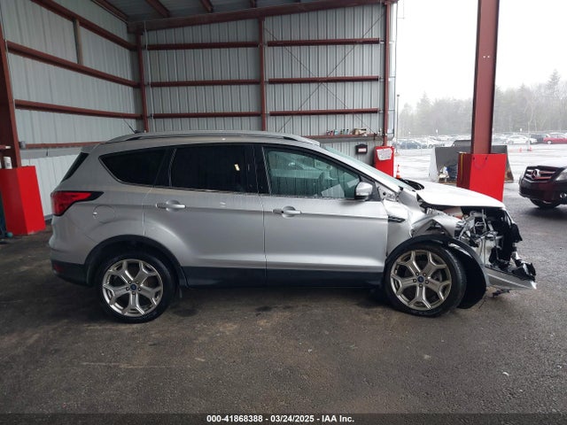 1FMCU9J9XKUA37695 Ford Escape Titanium
