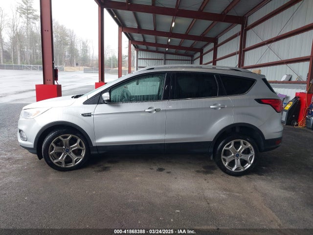 1FMCU9J9XKUA37695 Ford Escape Titanium