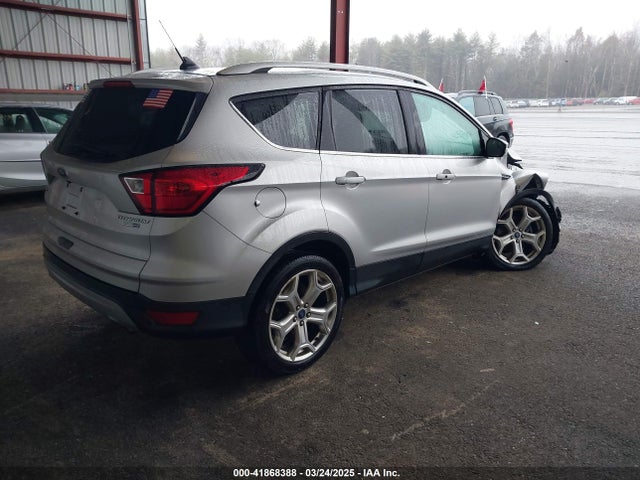 1FMCU9J9XKUA37695 Ford Escape Titanium