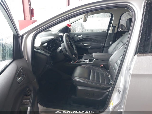 1FMCU9J9XKUA37695 Ford Escape Titanium