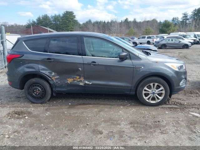 1FMCU9G96KUB07569 Ford ESCAPE SE