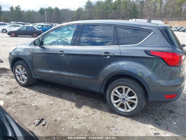 1FMCU9G96KUB07569 Ford ESCAPE SE