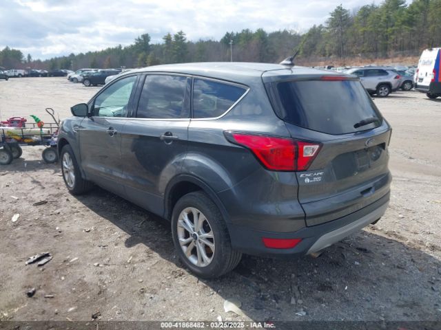 1FMCU9G96KUB07569 Ford ESCAPE SE