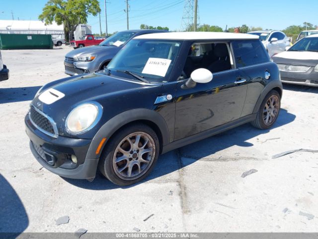 2011 MINI COOPER WMWSV3C5XBTY22399 Photo 1