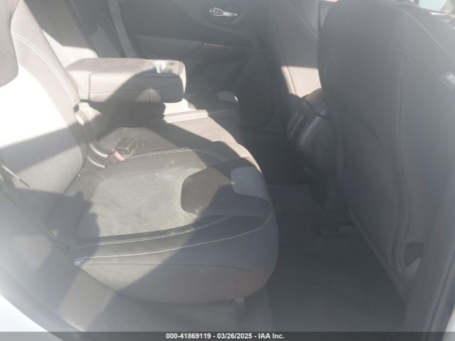 1C4PJLCB1EW226188 Jeep Cherokee Latitude