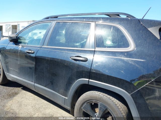 1C4PJLAB1HW642507 Jeep Cherokee Altitude Fwd