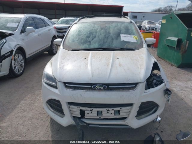 1FMCU9J90FUA67262 Ford Escape Titanium