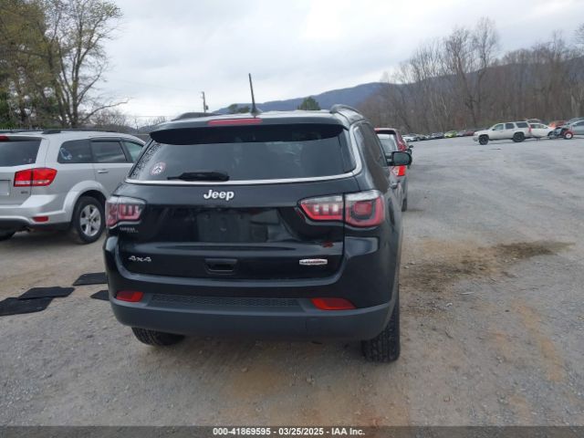 3C4NJDBB1KT754314 Jeep Compass Latitude 4x4
