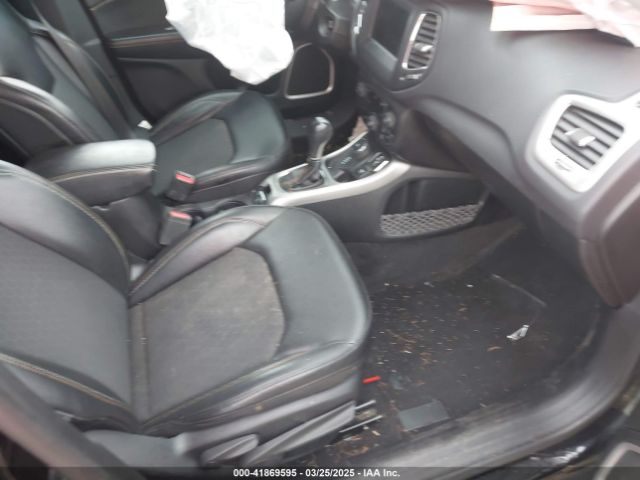 3C4NJDBB1KT754314 Jeep Compass Latitude 4x4
