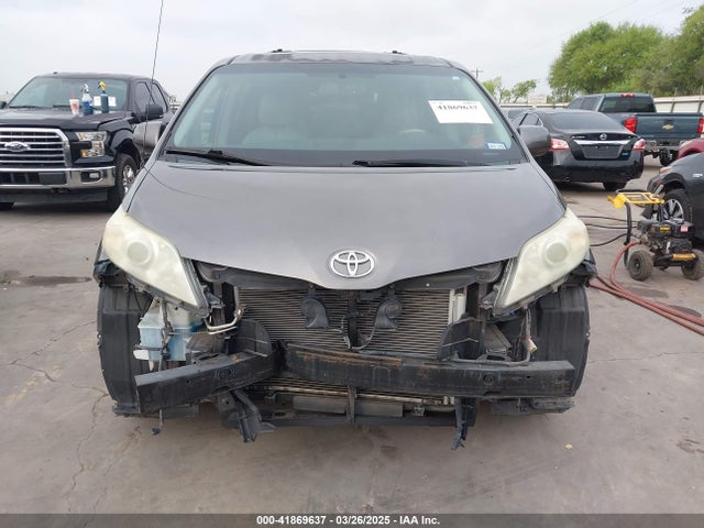 Aukcja sprzedaży 2011 Toyota Sienna Xle V6, vin: 5TDYK3DC1BS136012, numer aukcji: 41869637