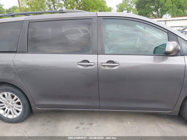 Aukcja sprzedaży 2011 Toyota Sienna Xle V6, vin: 5TDYK3DC1BS136012, numer aukcji: 41869637