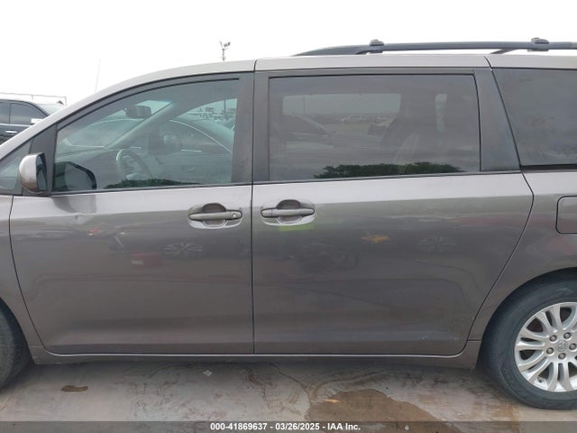 Aukcja sprzedaży 2011 Toyota Sienna Xle V6, vin: 5TDYK3DC1BS136012, numer aukcji: 41869637