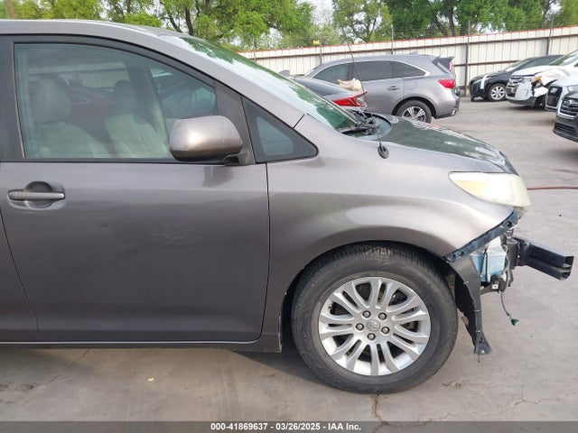 Aukcja sprzedaży 2011 Toyota Sienna Xle V6, vin: 5TDYK3DC1BS136012, numer aukcji: 41869637