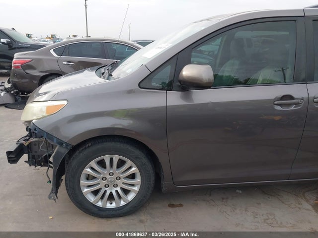 Aukcja sprzedaży 2011 Toyota Sienna Xle V6, vin: 5TDYK3DC1BS136012, numer aukcji: 41869637