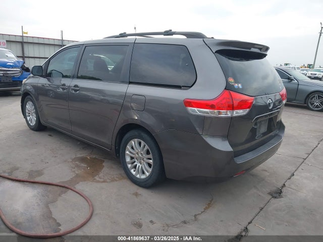 Aukcja sprzedaży 2011 Toyota Sienna Xle V6, vin: 5TDYK3DC1BS136012, numer aukcji: 41869637