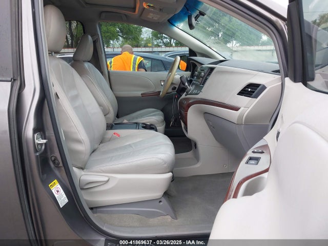 Aukcja sprzedaży 2011 Toyota Sienna Xle V6, vin: 5TDYK3DC1BS136012, numer aukcji: 41869637