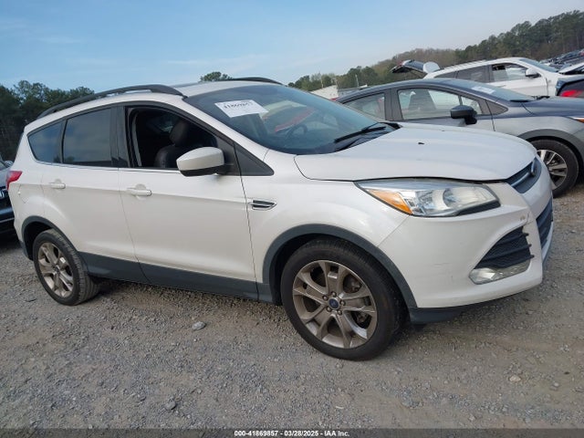 1FMCU9GX6GUB50752 Ford ESCAPE SE