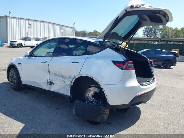 2025 TESLA MODEL Y 7SAYGDEE2SA354505 Photo 2