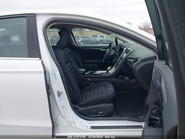 3FA6P0HD6GR186401 Ford FUSION SE