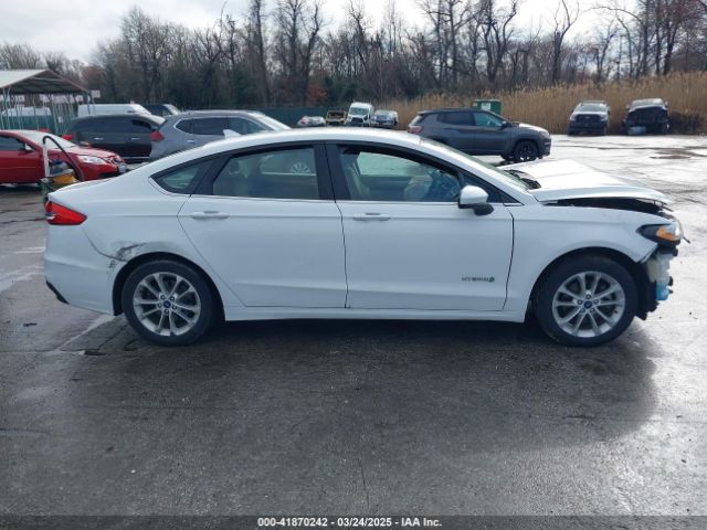 3FA6P0LUXKR104850 Ford Fusion Hybrid Se