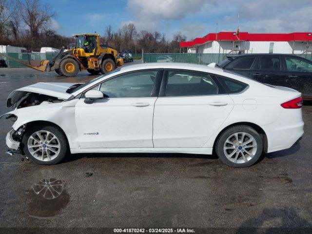 3FA6P0LUXKR104850 Ford Fusion Hybrid Se