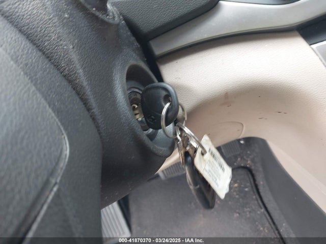 KMHD84LFXHU137089 Hyundai ELANTRA SE