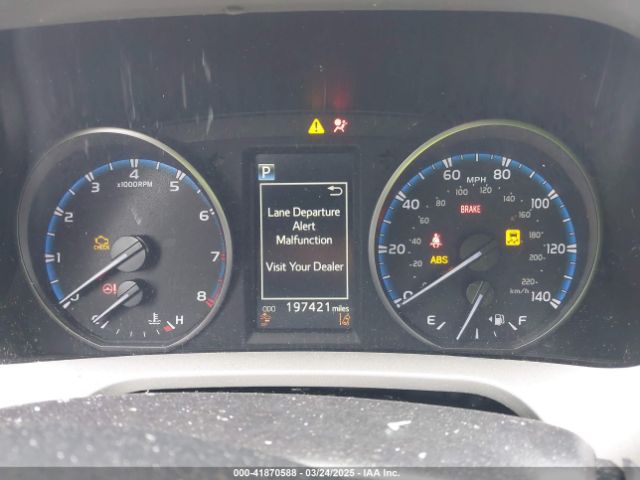 2T3ZFREV7JW463118 Toyota RAV4 LE