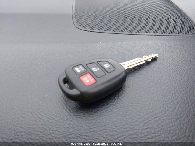 4T1BF1FK1FU902420 Toyota CAMRY SE