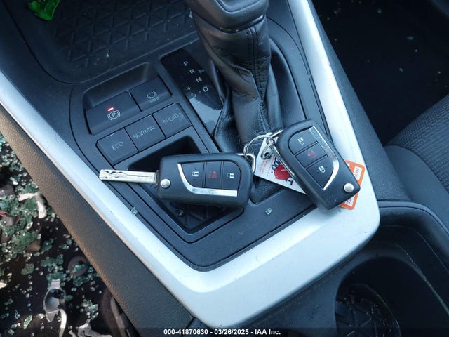 2T3H1RFV4LC067872 Toyota RAV4 LE