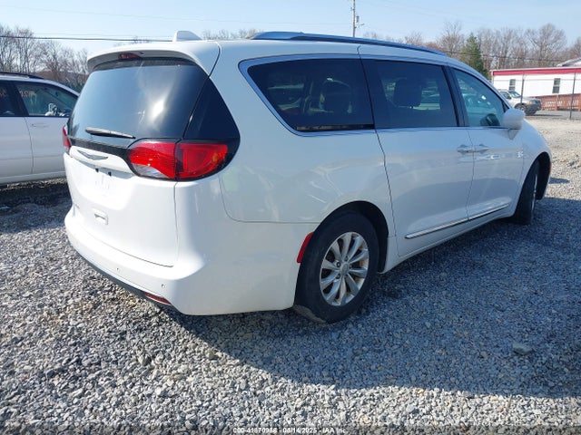 2C4RC1BG4JR142566 Chrysler Pacifica Touring L