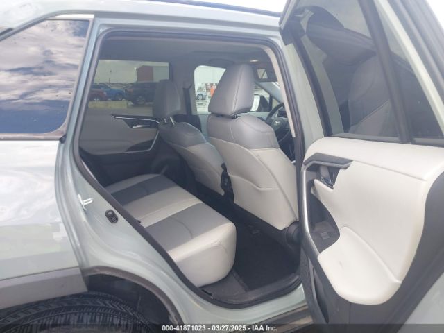 2T3C1RFV9MW153544 Toyota Rav4 Xle Premium