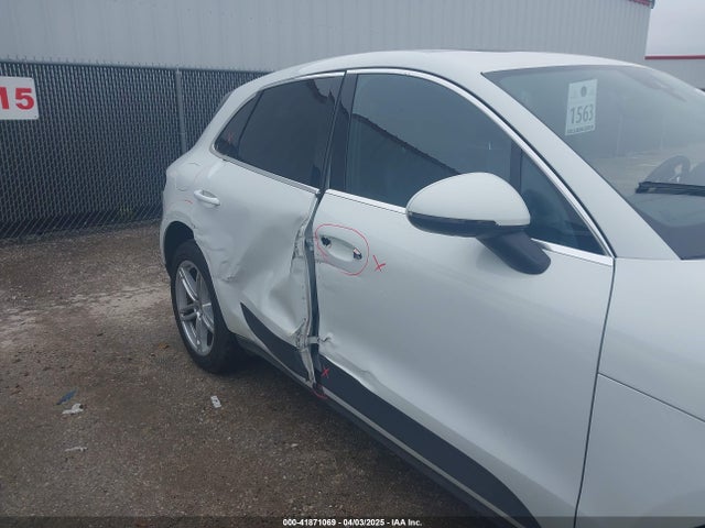 WP1AB2A53HLB17889 Porsche MACAN S