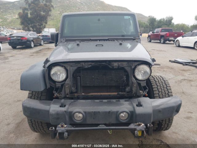 1C4BJWDG7EL244749 Jeep Wrangler Unlimited Sport