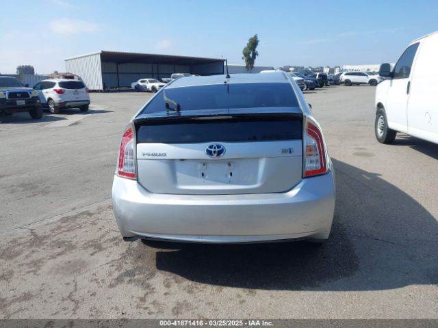 JTDKN3DU8F0484985 Toyota Prius Two