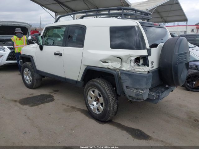 2014 TOYOTA FJ CRUISER JTEBU4BF7EK177741 Photo 2