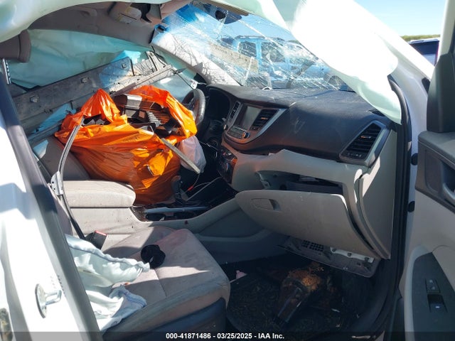 KM8J3CA42JU708190 Hyundai TUCSON SEL