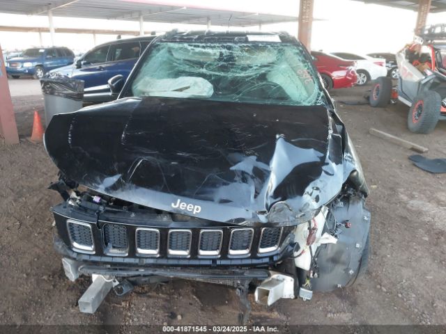 3C4NJCBBXJT467997 Jeep Compass Latitude Fwd
