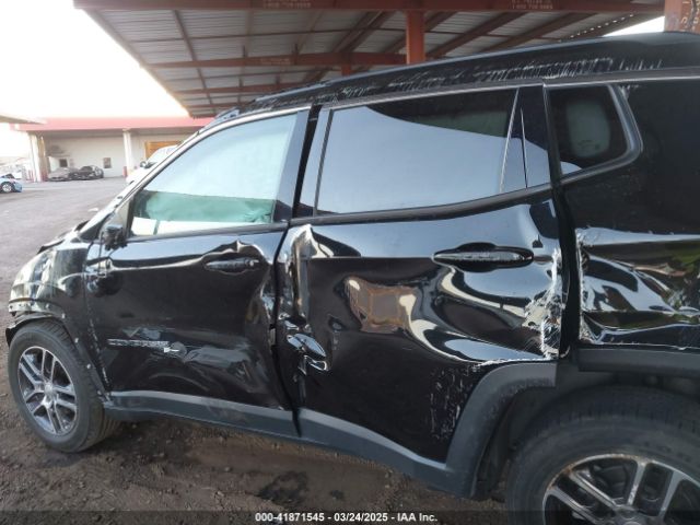 3C4NJCBBXJT467997 Jeep Compass Latitude Fwd