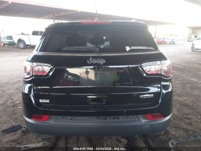 3C4NJCBBXJT467997 Jeep Compass Latitude Fwd