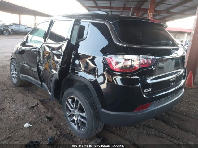 3C4NJCBBXJT467997 Jeep Compass Latitude Fwd