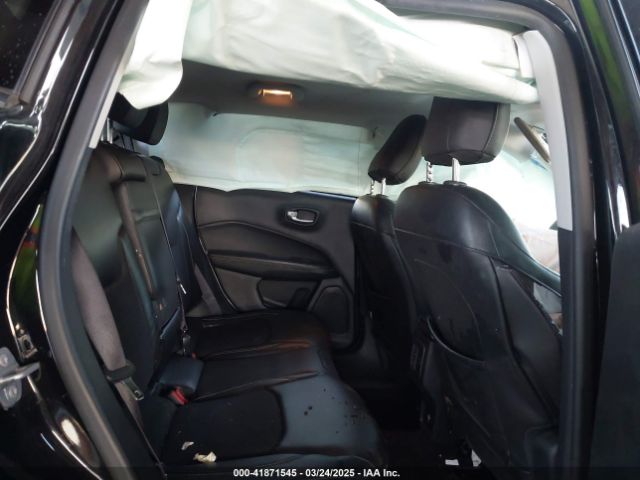 3C4NJCBBXJT467997 Jeep Compass Latitude Fwd