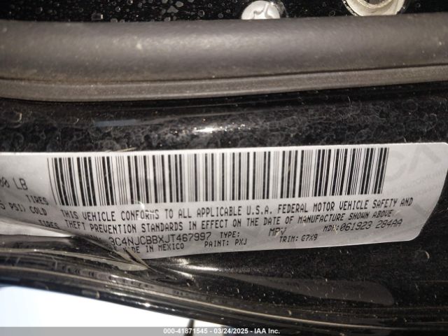 3C4NJCBBXJT467997 Jeep Compass Latitude Fwd