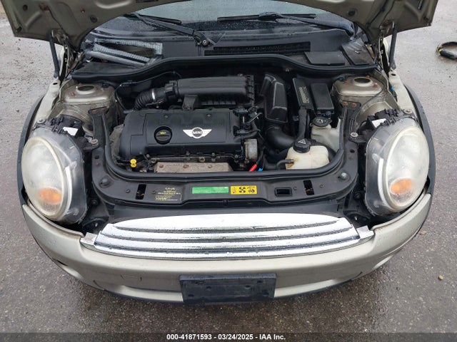 2010 MINI COOPER WMWMF3C58ATZ24045 Photo 9